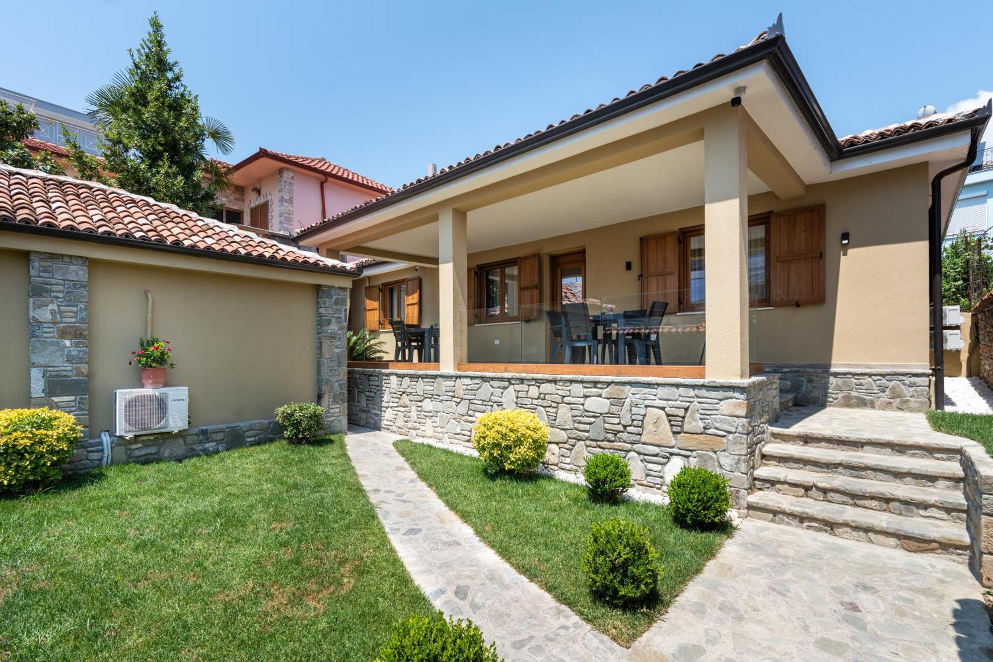 Villa Zoi A Stay To Remember I Located Inside The Castle Of Elbasan, On A Historic Roman Road Via Egnatia I Homemade Breakfast Exterior foto