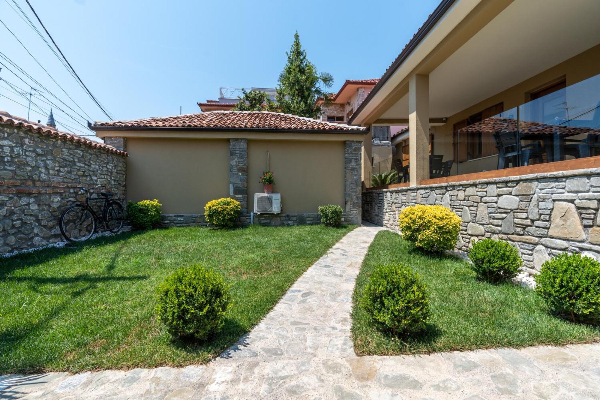 Villa Zoi A Stay To Remember I Located Inside The Castle Of Elbasan, On A Historic Roman Road Via Egnatia I Homemade Breakfast Exterior foto