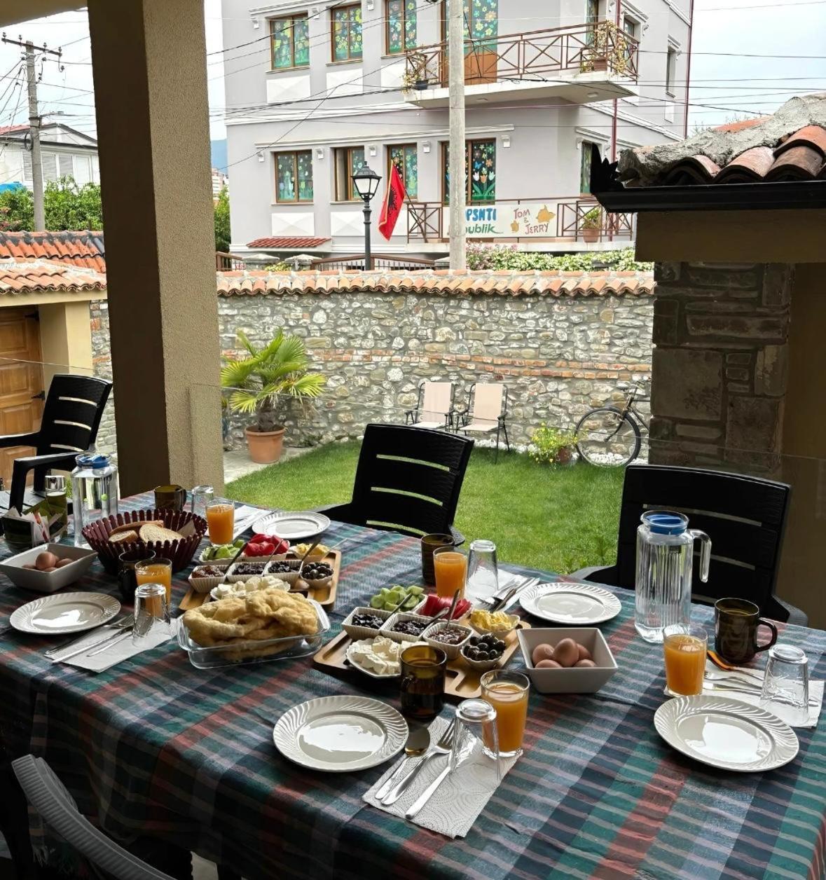 Villa Zoi A Stay To Remember I Located Inside The Castle Of Elbasan, On A Historic Roman Road Via Egnatia I Homemade Breakfast Exterior foto